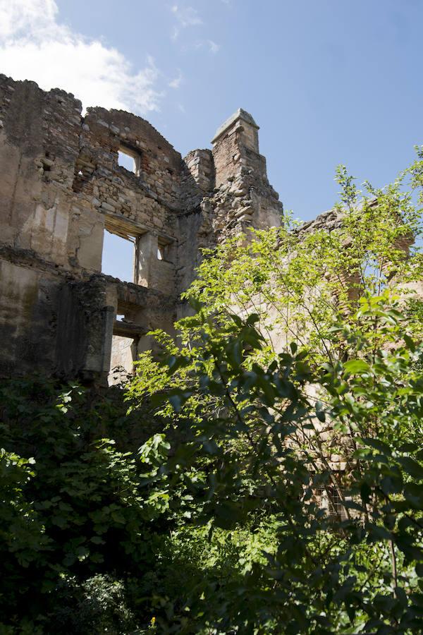 Pendiente. La zona de la antigua cocina y la enorme chimenea con que contaba espera aún la rehabilitación, de forma urgente. El Ayuntamiento intenta conseguir una ayuda de los Fondos Feder (UE) para esta zona