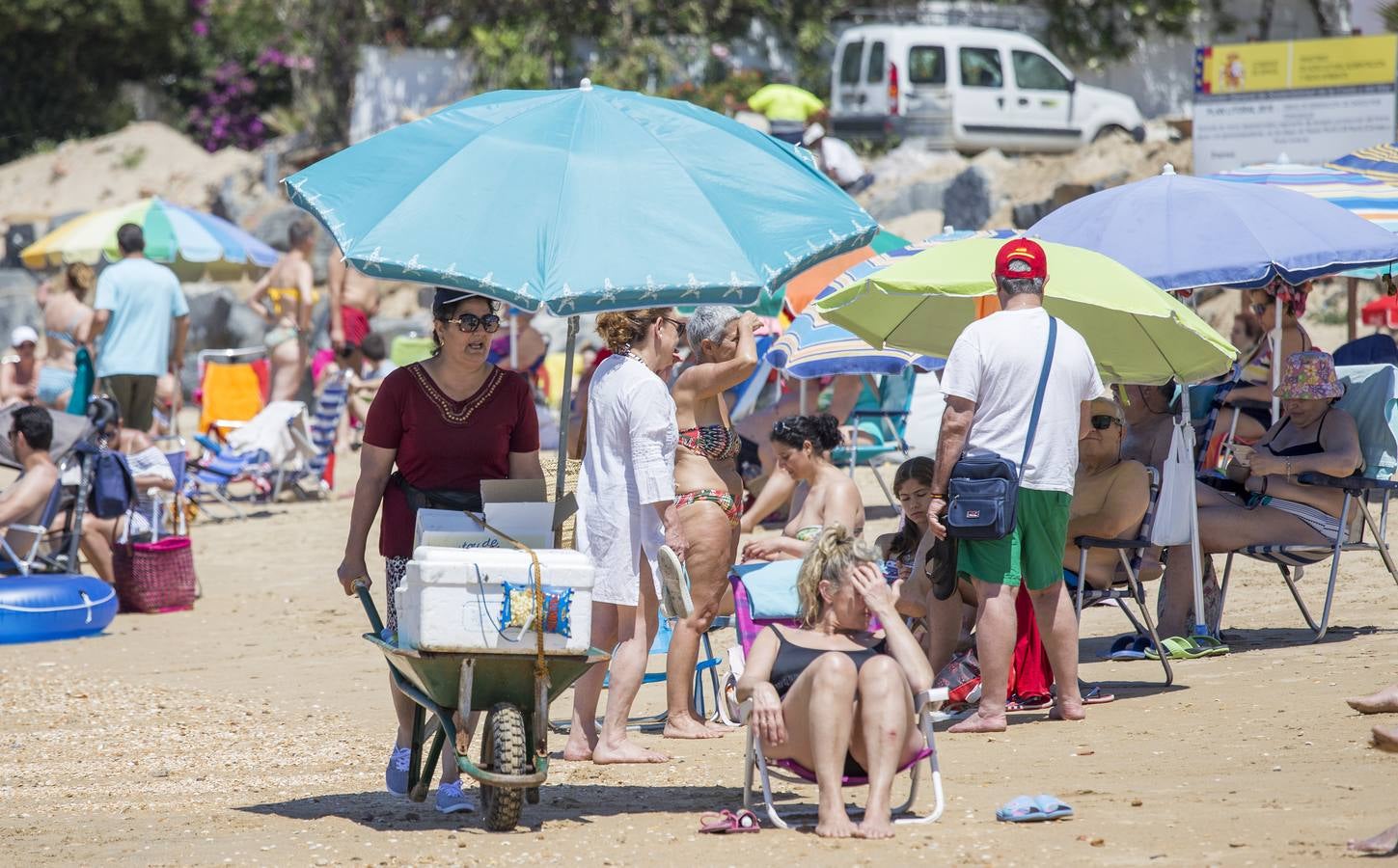 Las imágenes sobre la afluencia masiva a las costas de Huelva