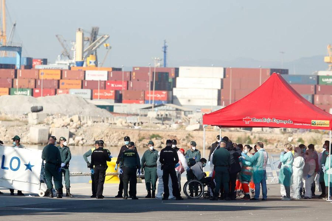 El Dattilo, que llevaba a bordo 274 personas, ha atracado en el Puerto de Valencia sobre las 7 de la mañana. 