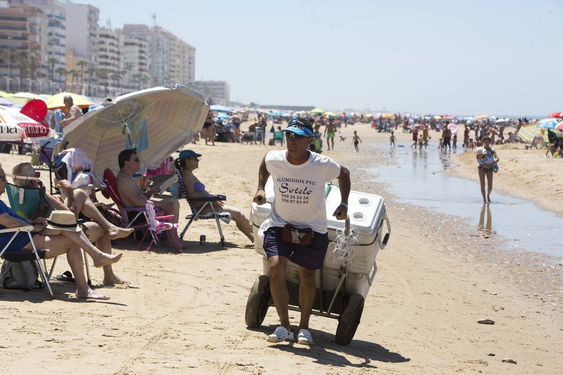 Playa de La Victoria en Cádiz capital
