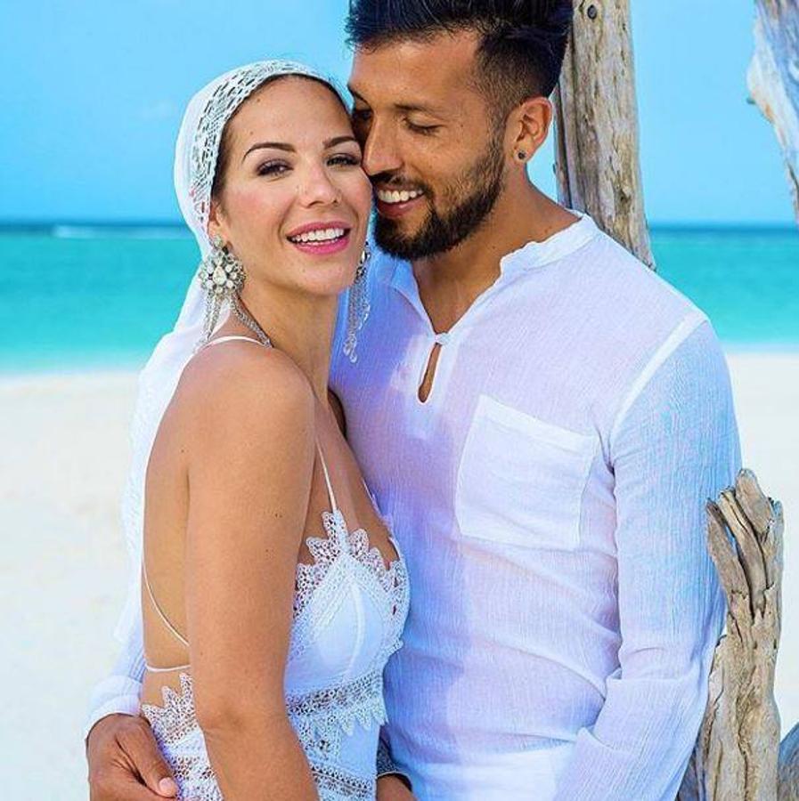Ambos de blanco, como en su primera boda, así fue el segundo enlace de la pareja. 