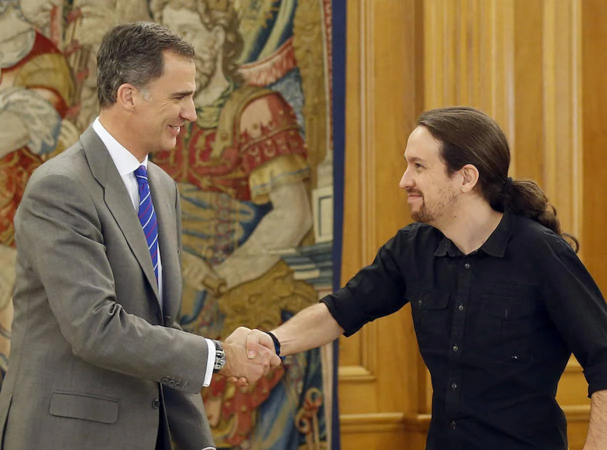 Nuevo panorama electoral en España. El Rey reunido con el líder de Podemos, Pablo Iglesias, partido surgido durante su reinado.