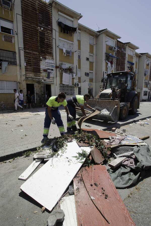 Derribo de patios ilegales en las Tres Mil, en imágenes