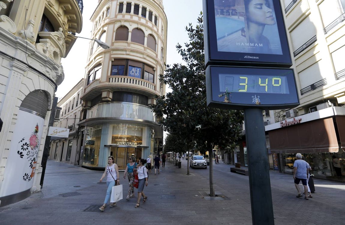 En imágenes, la «pretemporada» de rebajas en Córdoba