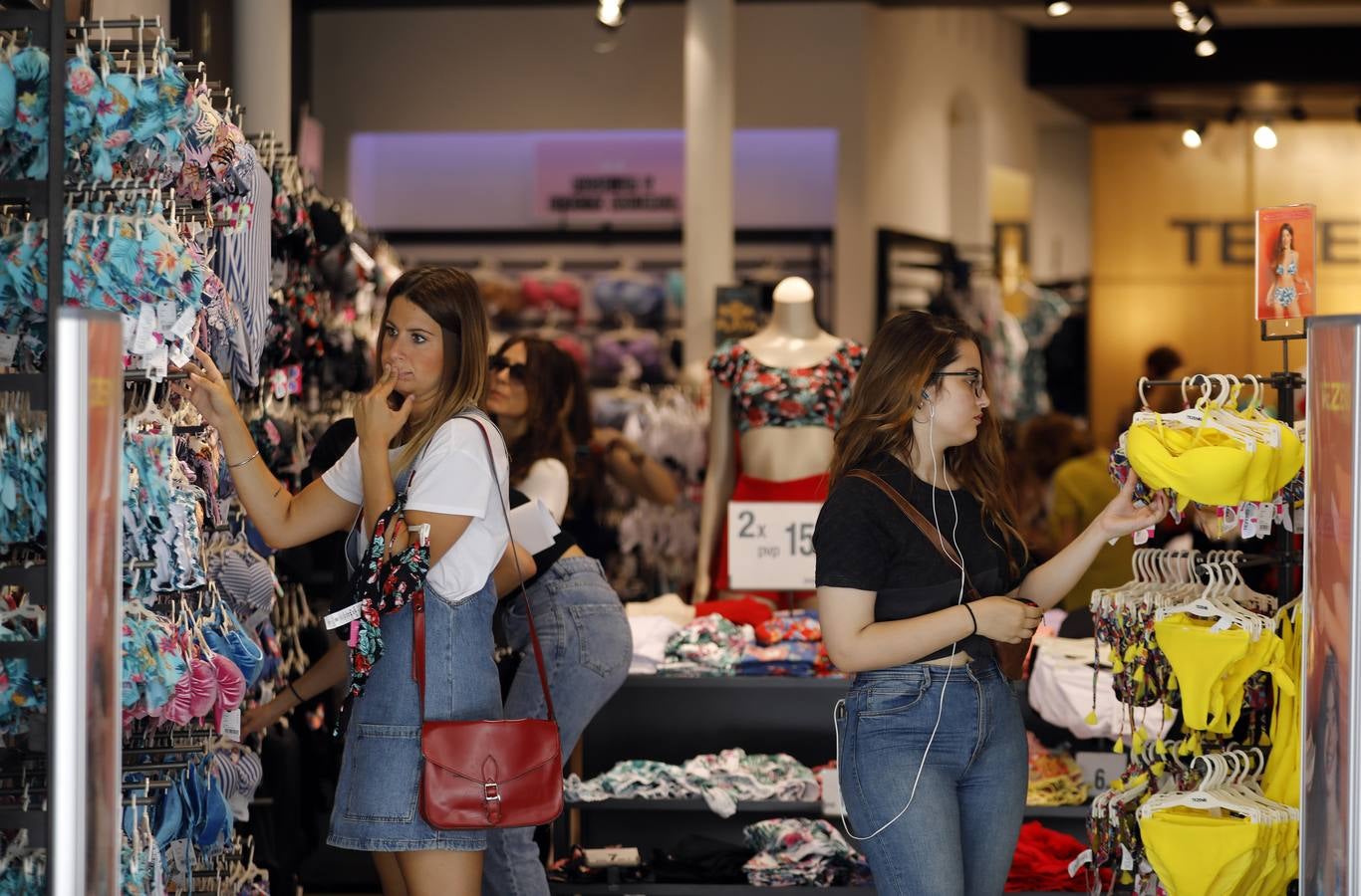 En imágenes, la «pretemporada» de rebajas en Córdoba