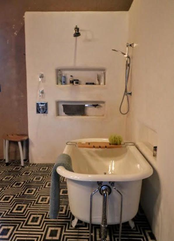 Cuartos de baño. Los baños se decoraron con el más coqueto mobiliario vintage. Los elementos más modernos se encuentran con la inspiración más tradicional