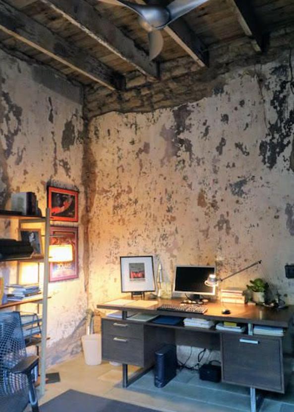 Los tres cerditos. Keaton aprendió a decorar porque quería conseguir una casa a su medida. Se inspiró en el cuento de «Los tres cerditos» que su madre le leía de pequeña