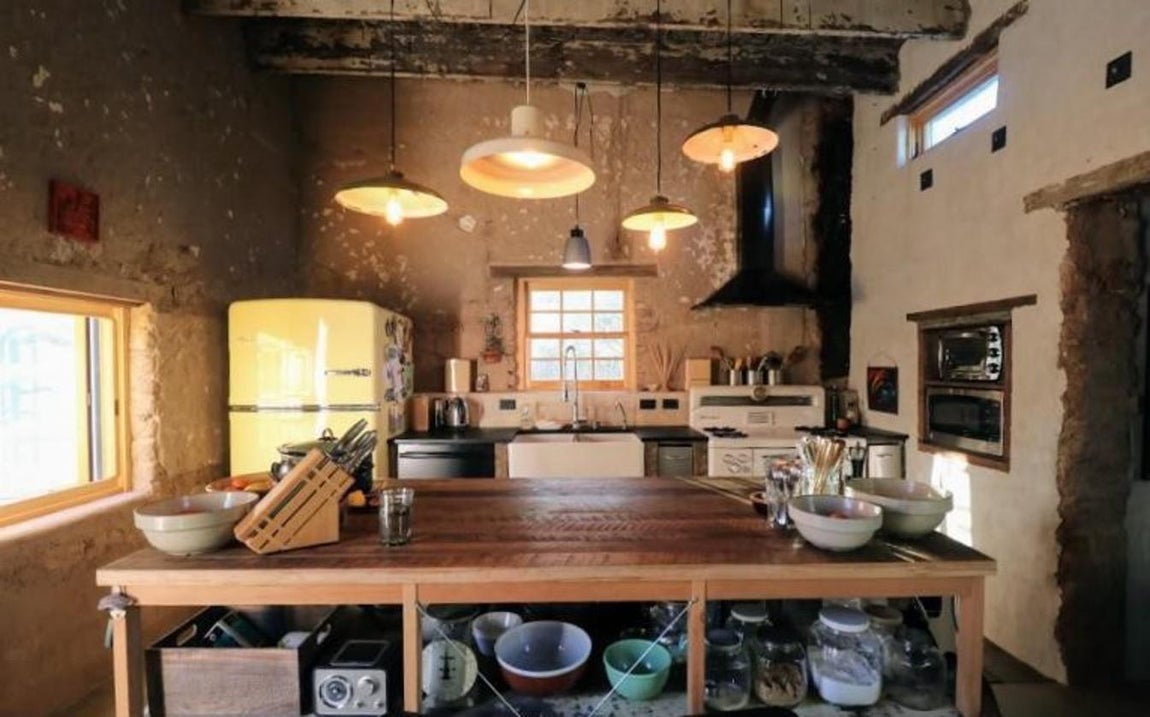 Restauración de premio. El trabajo de restauración que hicieron los escritores fue tan perfecto que la vivienda recibió un premio Comisión Histórica del Condado de Pima. También reconoció su esfuerzo y buen hacer el departamento de Preservación Histórica del Estado de Arizona