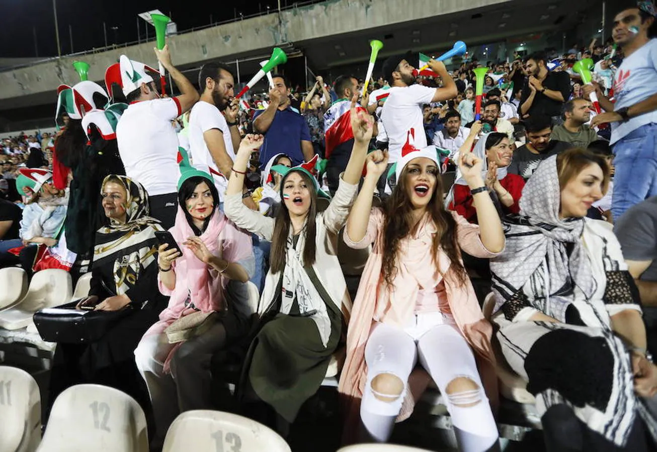 Las mujeres iraníes, por primera vez en el fútbol en Teherán