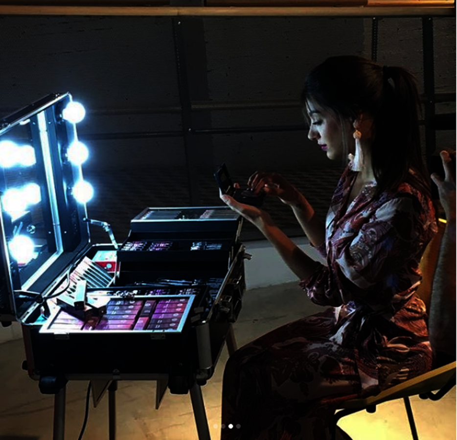 Ana Guerra y el ideal vestido de Zara. La participante de «OT 2017» apuesta por este precioso vestido de la marca gallega. Ideal para las noches de verano