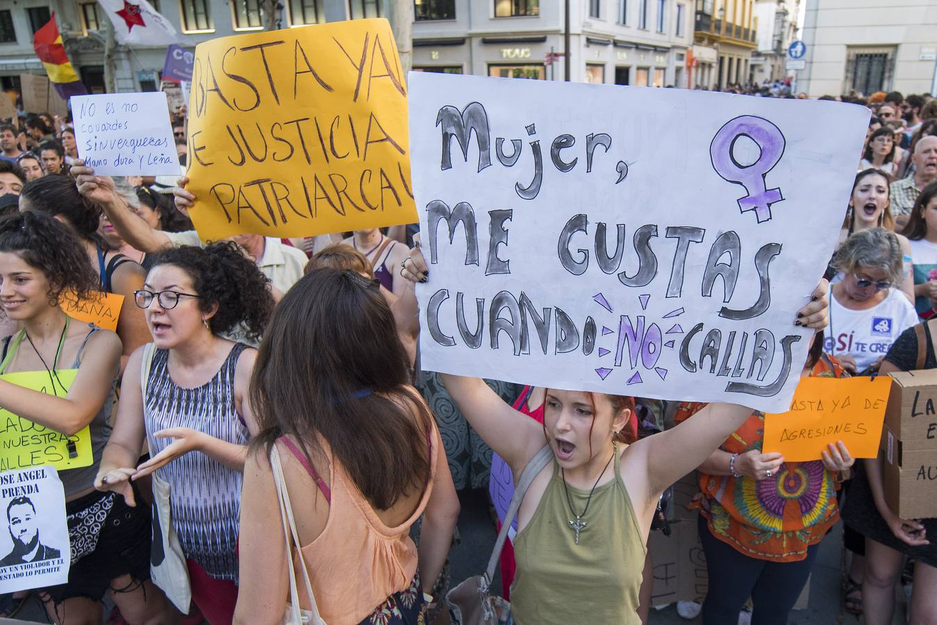 Manifestación masiva en Sevilla contra la libertad de la Manada