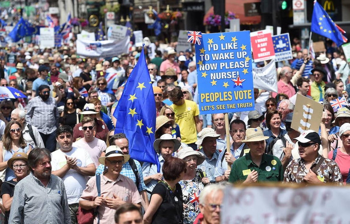 Manifestación anti-Brexit. Decenas de miles de personas se manifestaron en Londres el sábado para pedir una segunda votación sobre la salida de Gran Bretaña de la Unión Europea