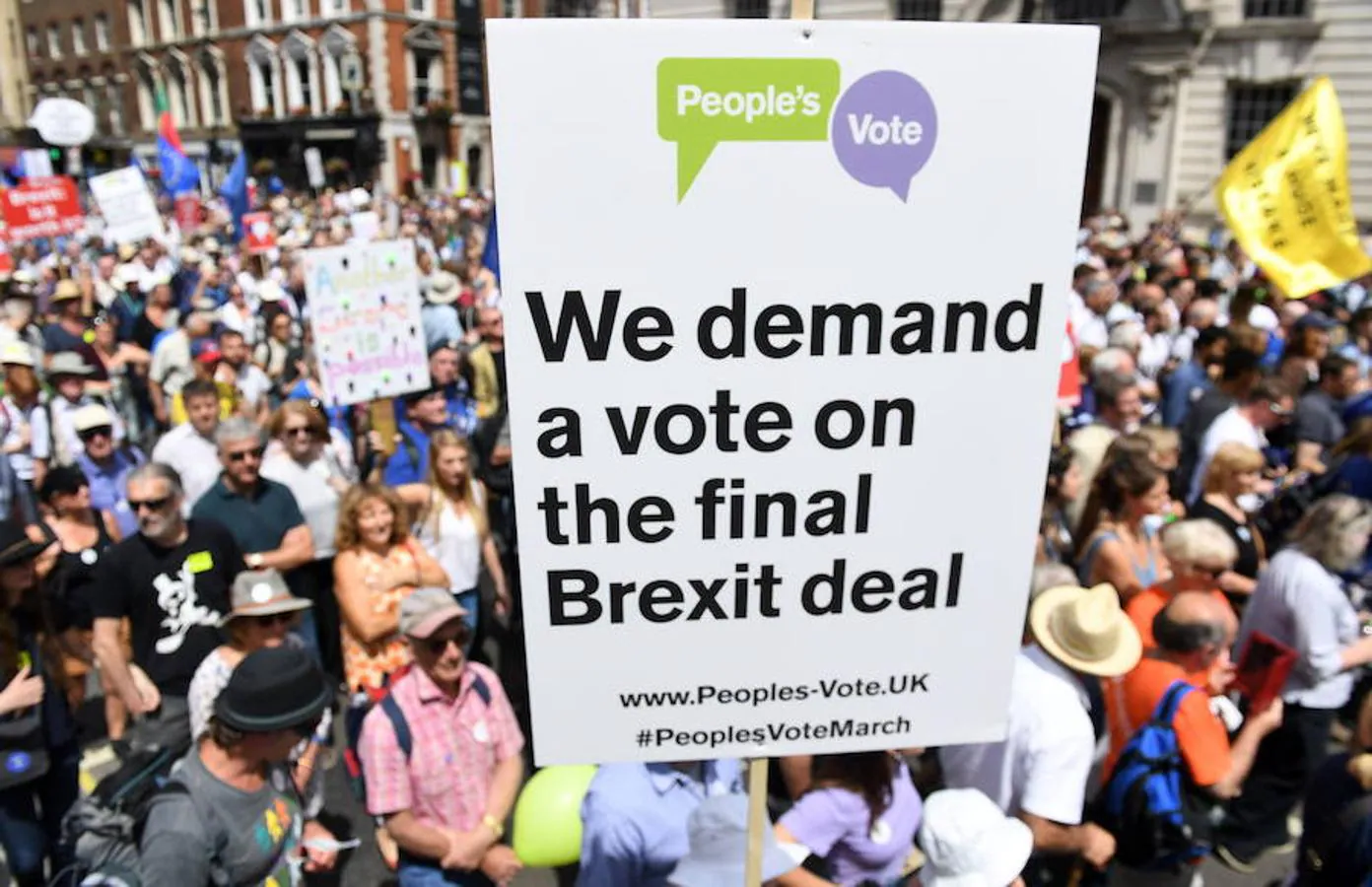 Manifestación anti-Brexit. Decenas de miles de personas se manifestaron en Londres el sábado para pedir una segunda votación sobre la salida de Gran Bretaña de la Unión Europea