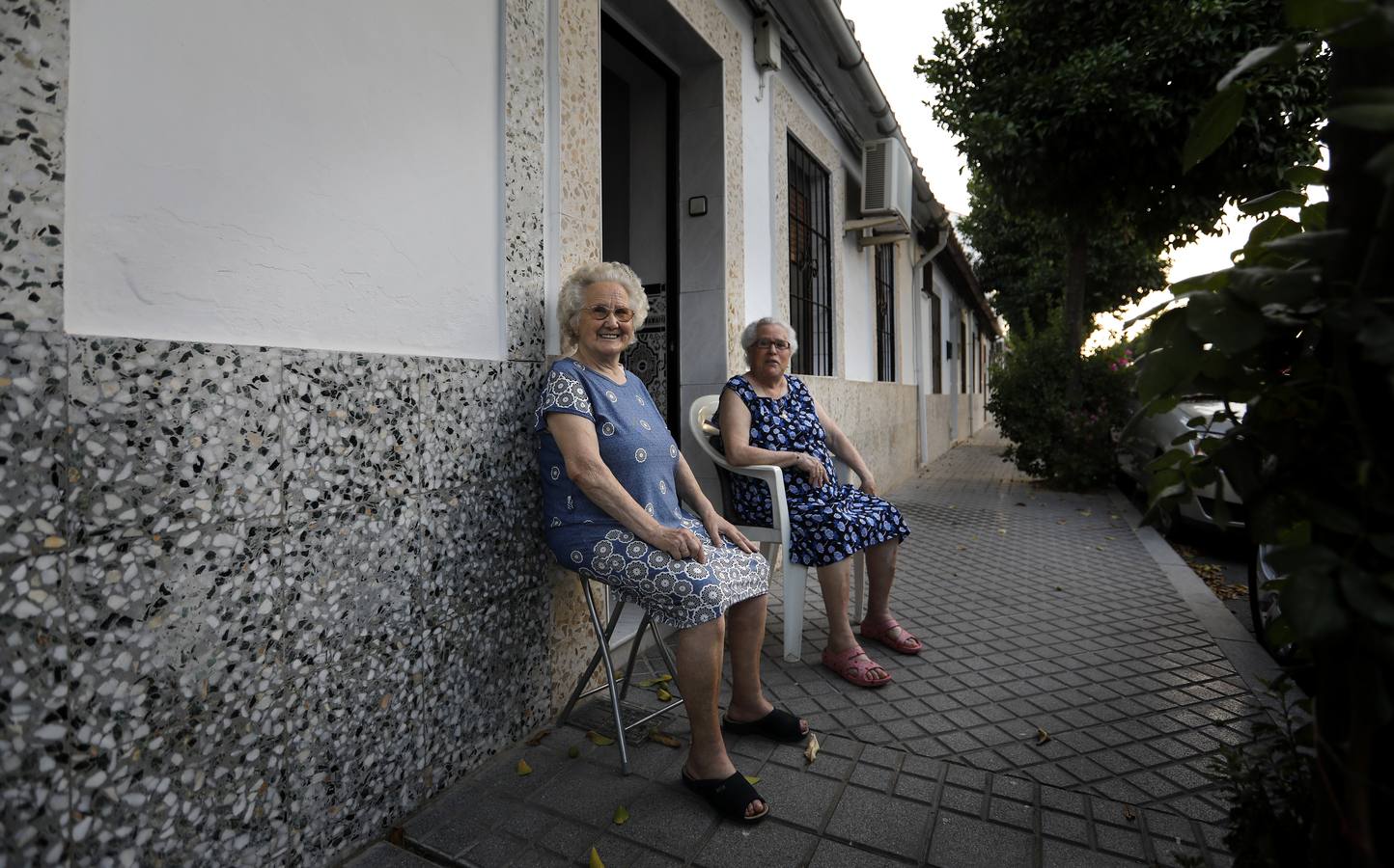 En imágenes, el popular barrio de Cañero en Córdoba combate el calor en la calle