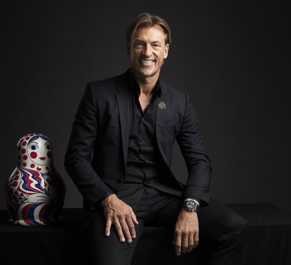 Herve Renard, entrenador de la Selección de Marruecos. Un 'bonus track' para cerrar este ránking porque no solo de los protagonistas dentro del campo vive el Mundial. También en los banquillos se vive una bonita batalla por la supervivencia en el torneo en busca del éxito final. Y dentro de los entrenadores, el más elegante sin duda alguna es Hervé Renard, rival de España en la primera fase a los mandos de Marruecos.