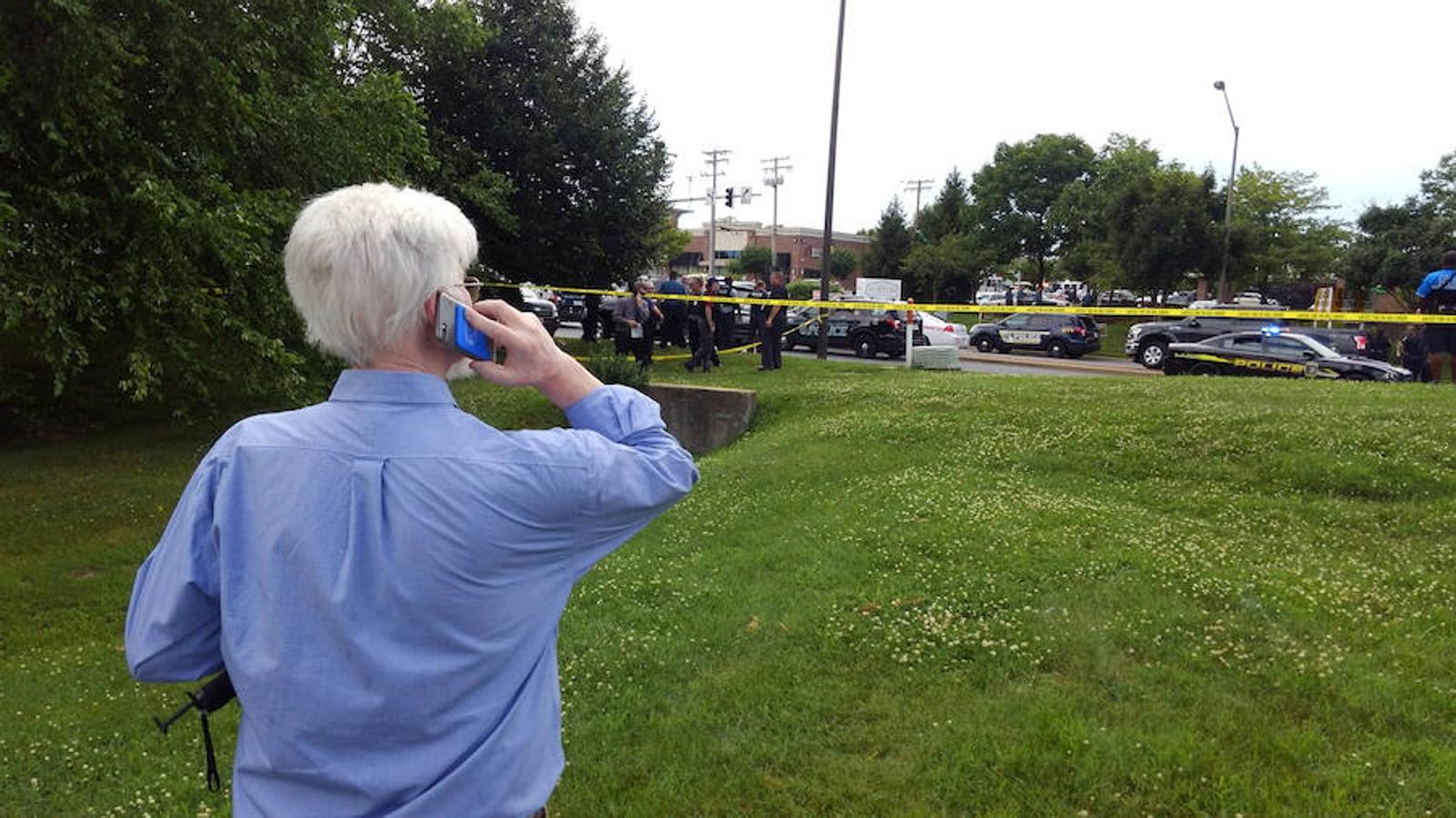 Varios muertos y heridos tras un tiroteo en un periódico en Maryland. 