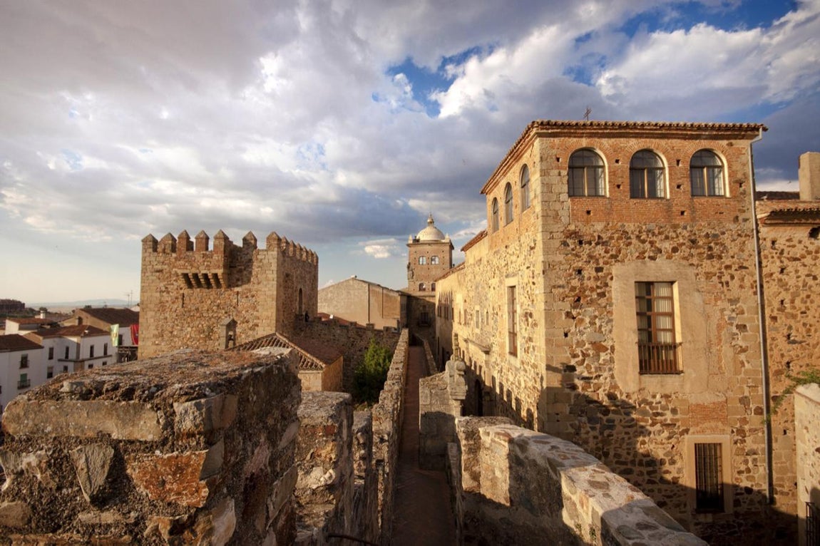 Ciudad vieja de Cáceres (1986). 