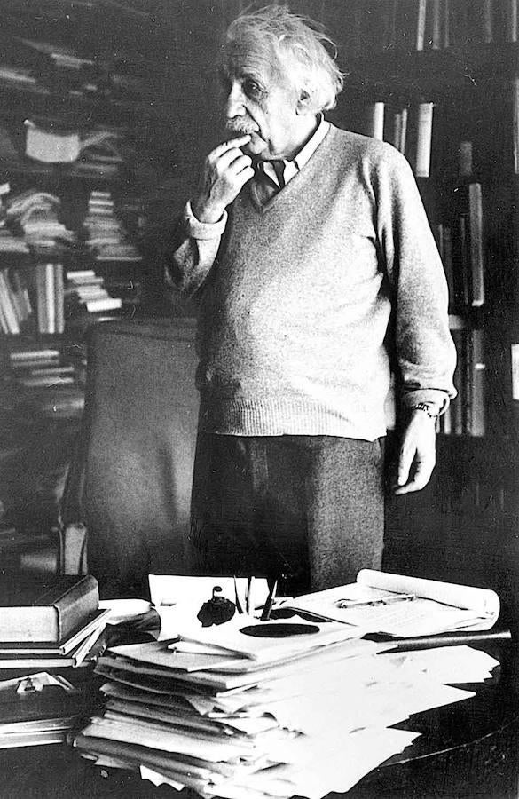 Einstein en su despacho. 