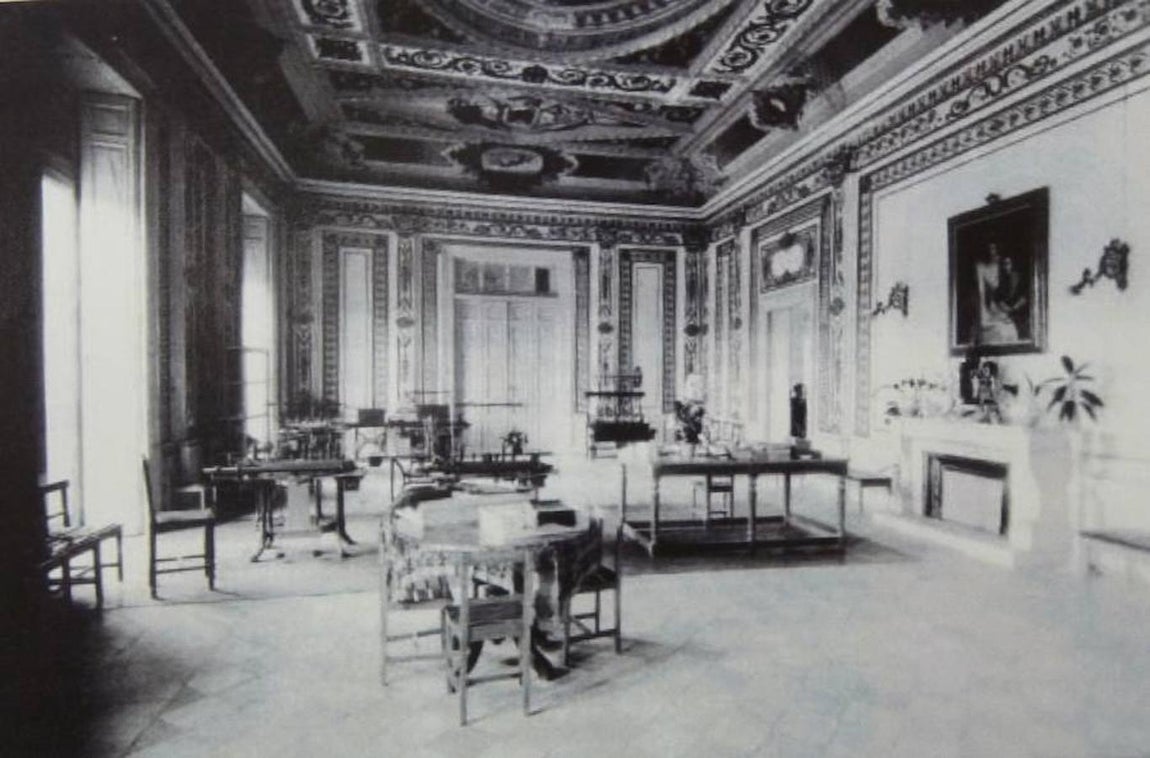 19. Interior. Otro de los salones interiores del Palacio Nuevo,