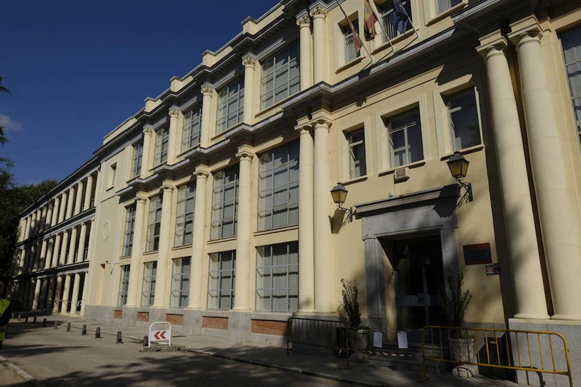 13. El primer Palacio. Fachada del primero de los palacios de la Finca Vista Alegre, junto a la Estufa