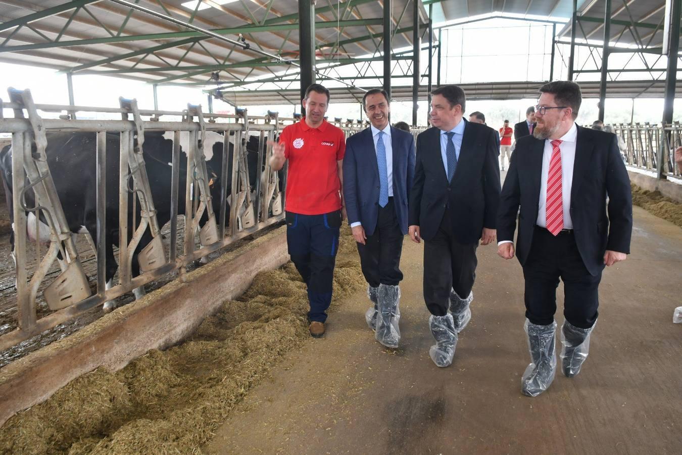 La visita del ministro de Agricultura a Covap, en imágenes