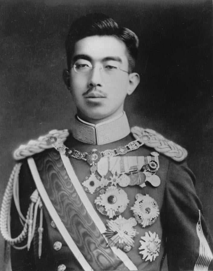 Hiro Hito nombrado como el emperador 124 de Japón. 