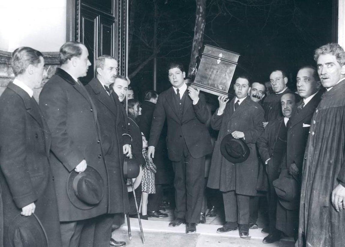 Muerte de Maura. Llegada a Madrid de los restos de Maura, fallecido en Torrelodones
