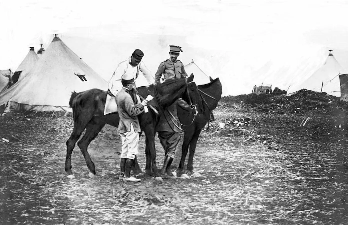 Miguel Primo de Rivera en el campamento de Tetuán. 