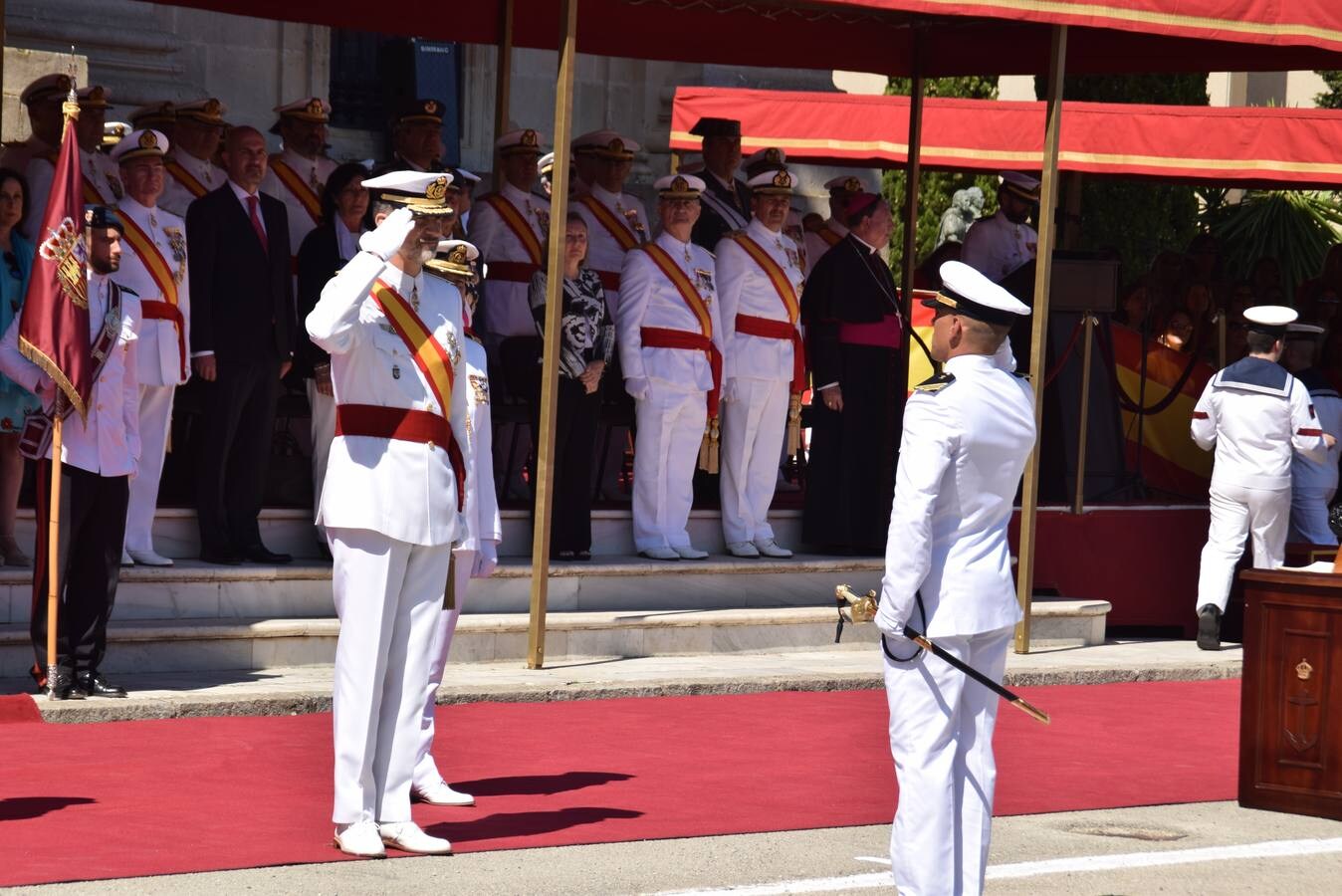 El Rey Felipe VI preside la entrega de Despachos en la Escuela de Suboficiales