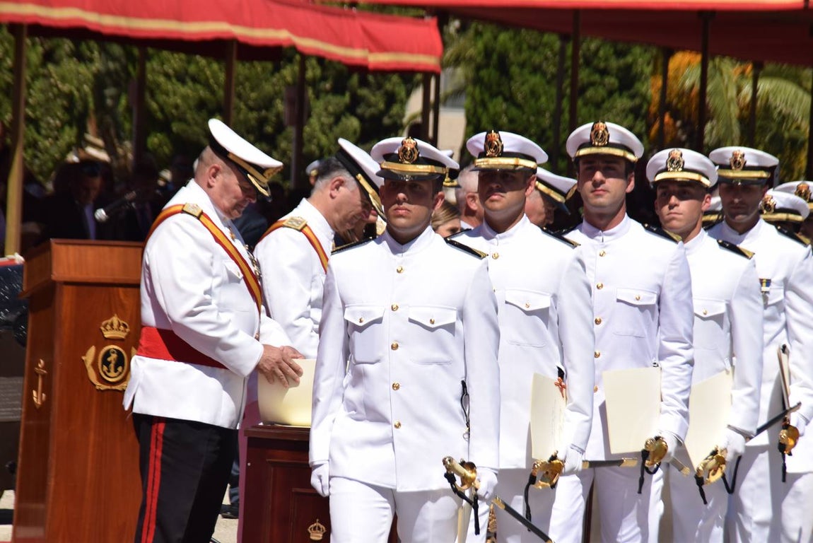 El Rey Felipe VI preside la entrega de Despachos en la Escuela de Suboficiales