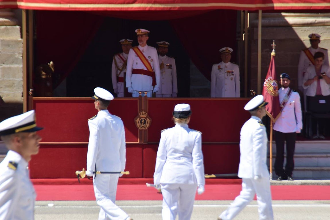 El Rey Felipe VI preside la entrega de Despachos en la Escuela de Suboficiales