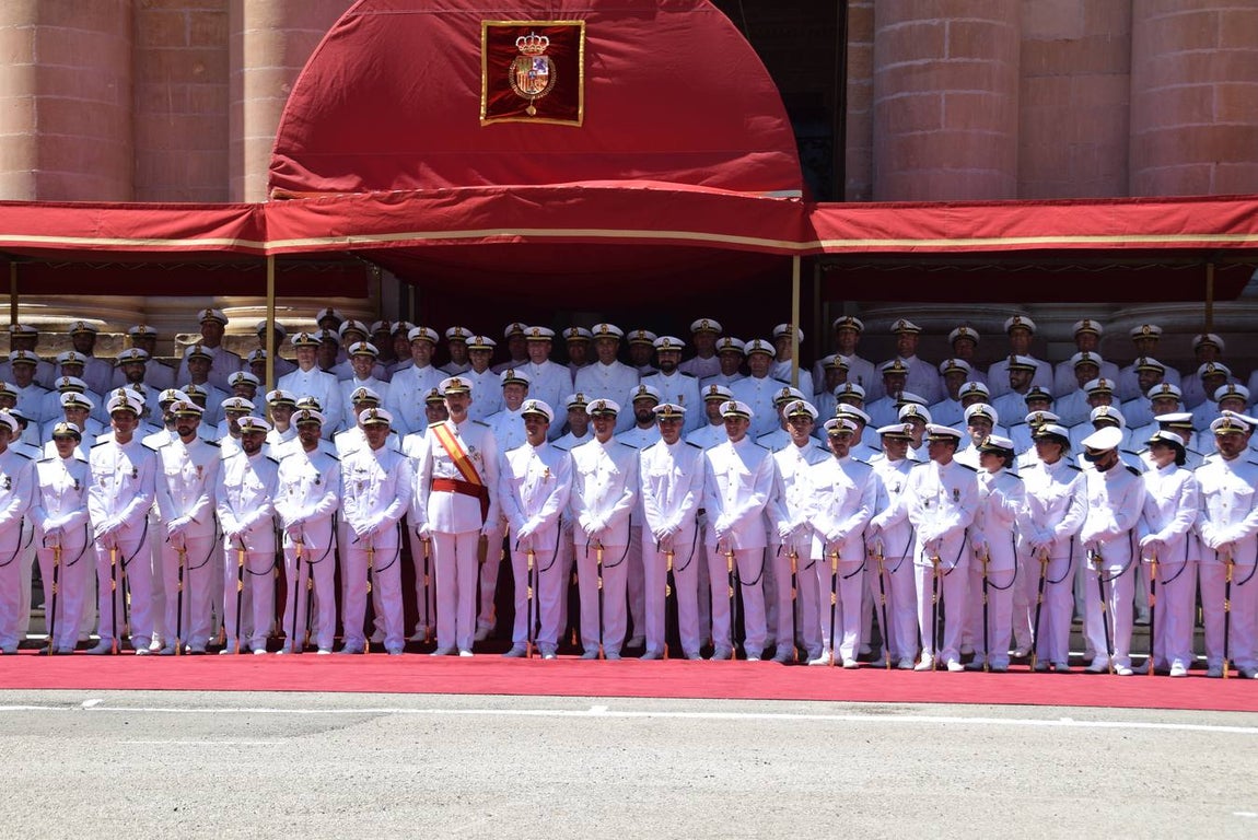 El Rey Felipe VI preside la entrega de Despachos en la Escuela de Suboficiales
