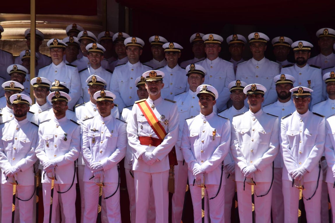El Rey Felipe VI preside la entrega de Despachos en la Escuela de Suboficiales