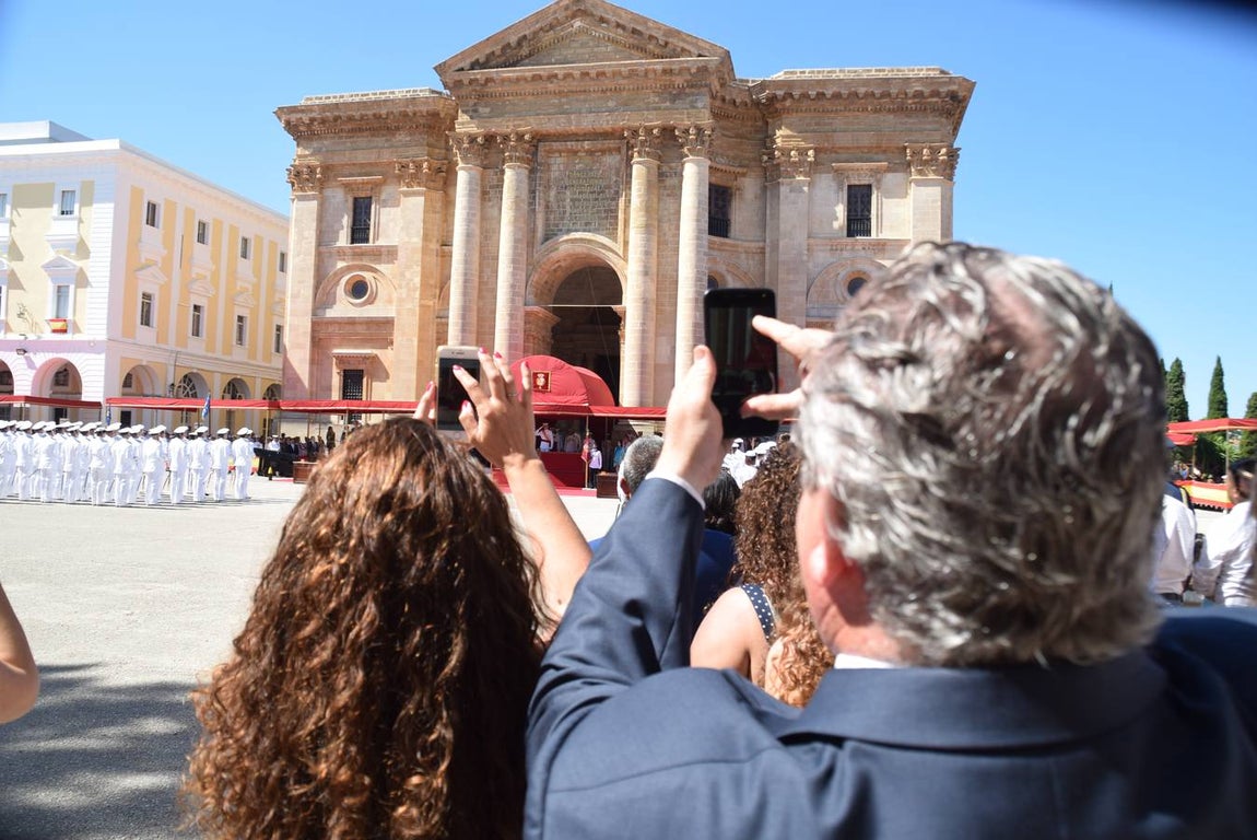 El Rey Felipe VI preside la entrega de Despachos en la Escuela de Suboficiales