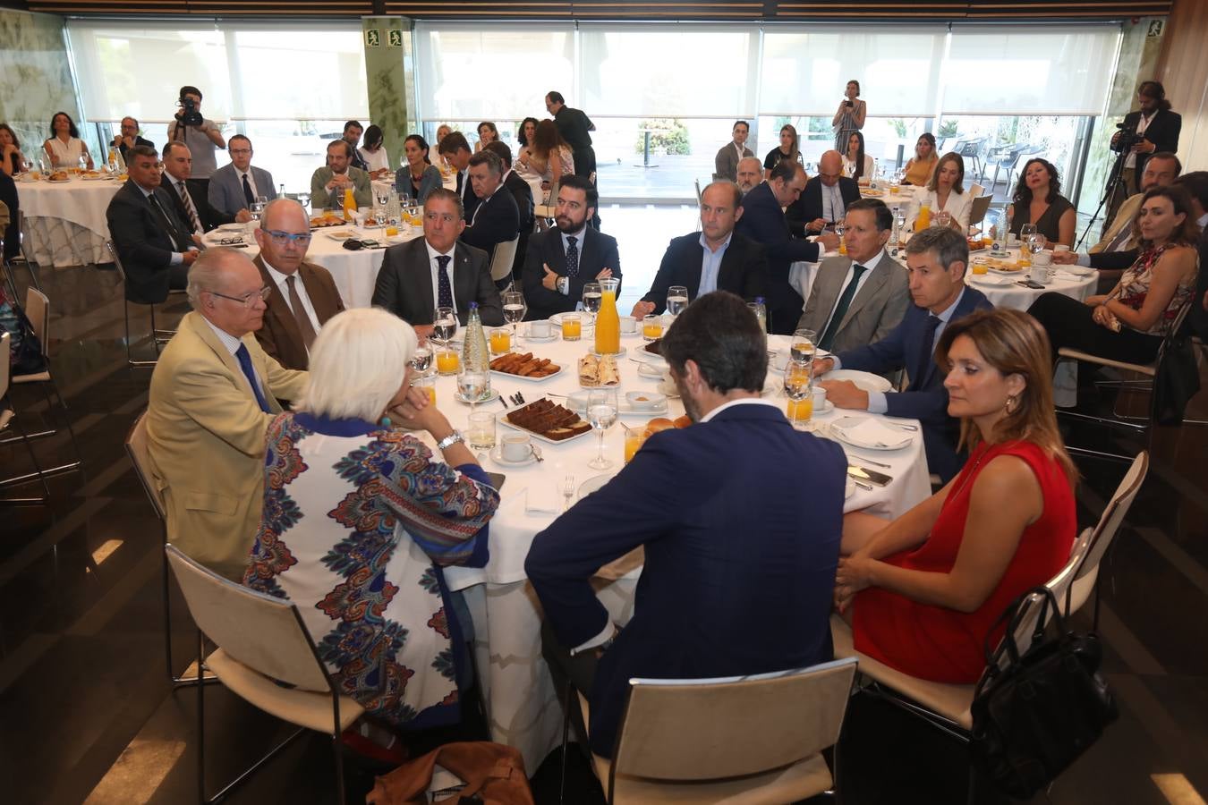 Teófila Martínez, Álvaro Ybarra, Javier Sánchez, Manuel Estrella, Francisco González, Juan José Ortiz, José Luis Blanco, Juan Manuel Pérez, Ana Delgado y Luis Enríquez.