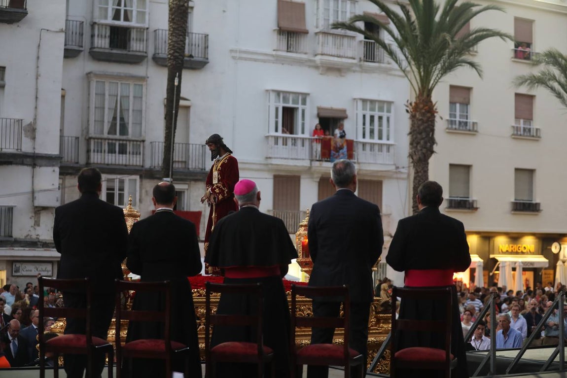 El Vía Crucis diocesano de Cádiz, en imágenes (II)