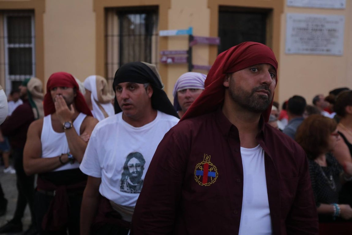 El Vía Crucis diocesano de Cádiz, en imágenes (II)