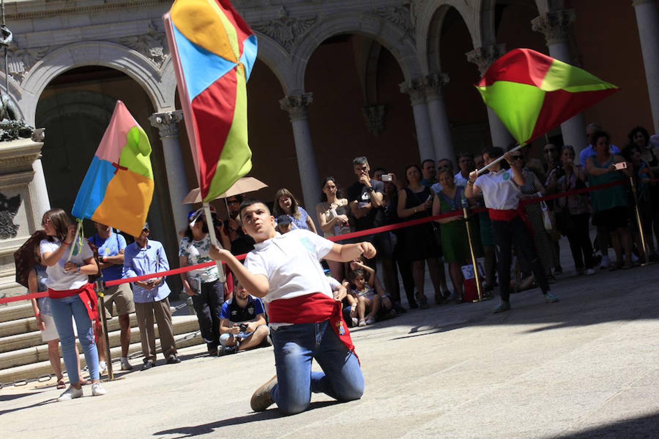 El Baile de la Bandera «toma» el Alcázar de Toledo