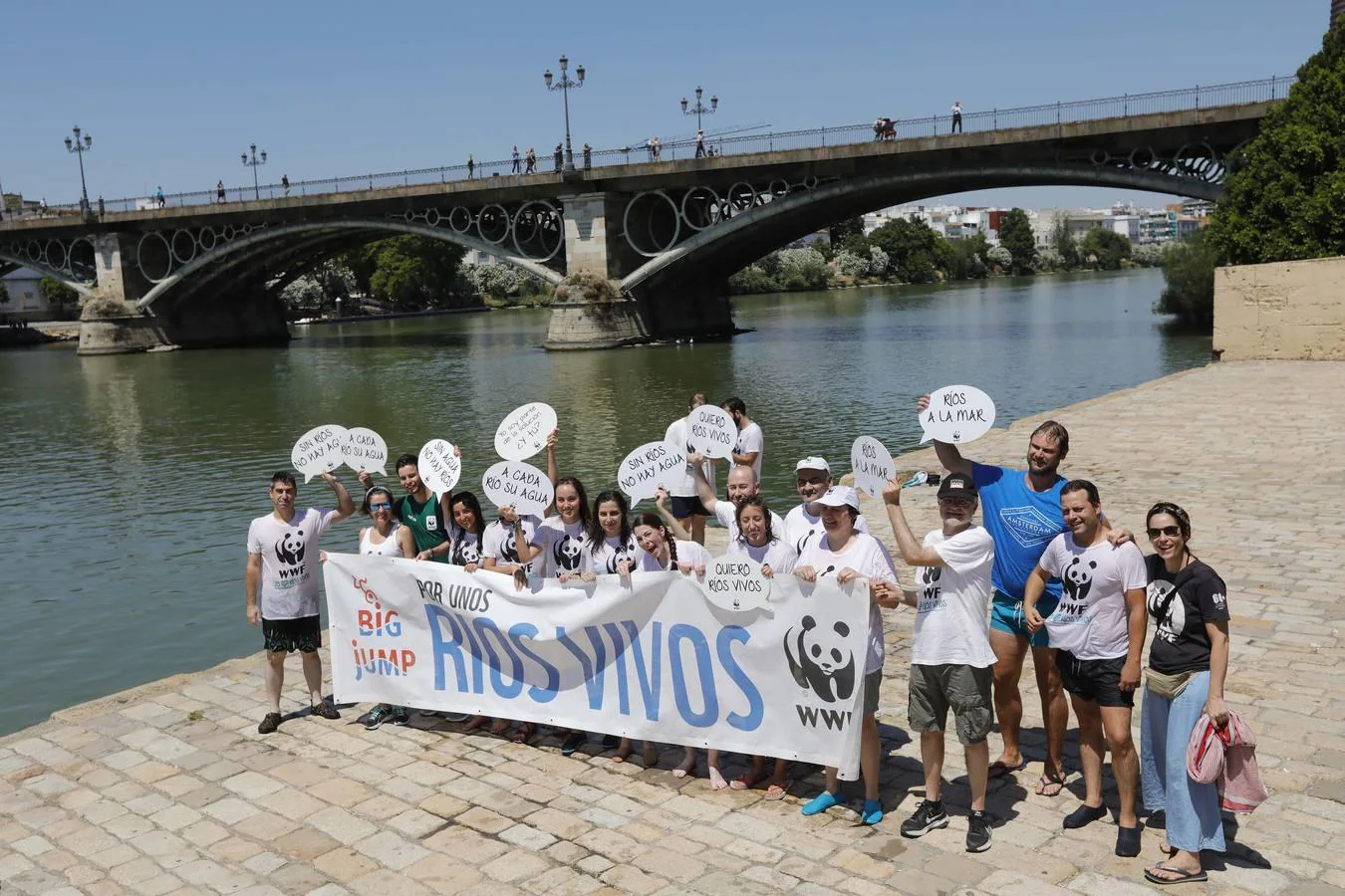 Sevilla reivindica la salud de los ríos en el Guadalquivir