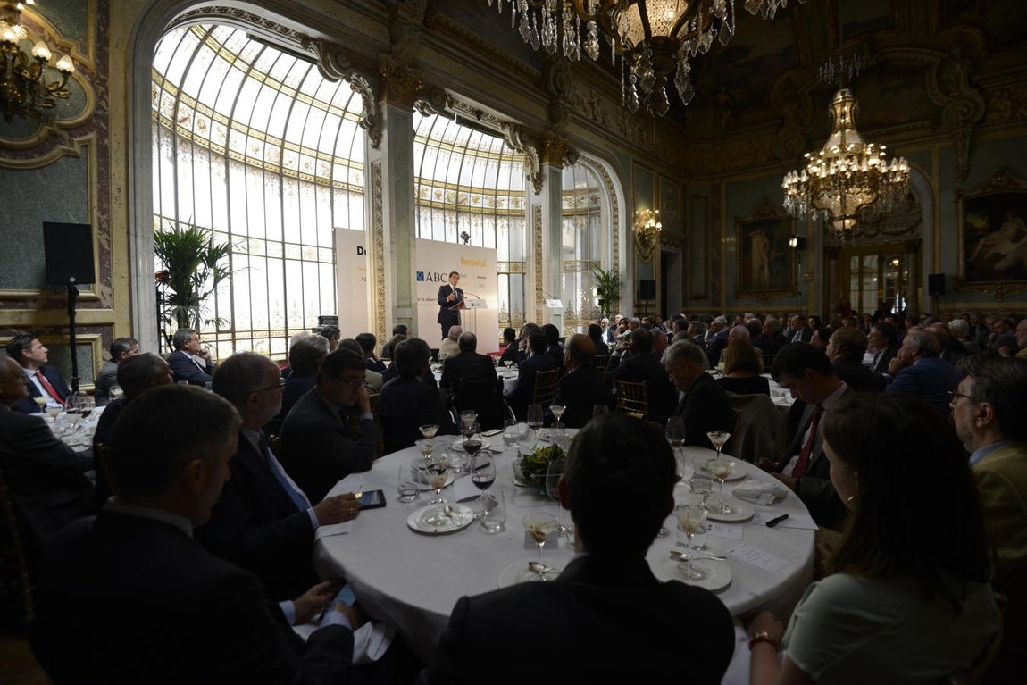 Vista general del Casino de Madrid, durante el discurso de Albert Rivera. El presidente de Ciudadanos ha advertido que el separatismo se está «rearmando» aprovechando de la debilidad del Gobierno socialista y asegura que la estrategia de apaciguamiento de Pedro Sánchez «hipoteca España». 