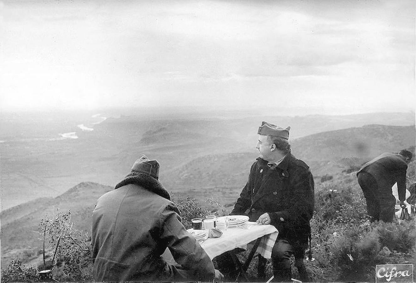 Franco con el General Dávila en Cataluña. 