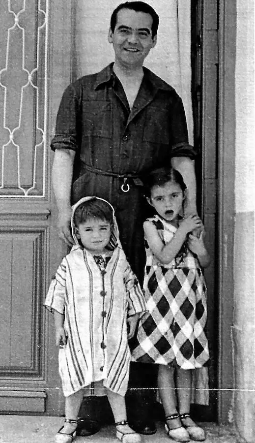 García Lorca junto a sus sobrinos. 
