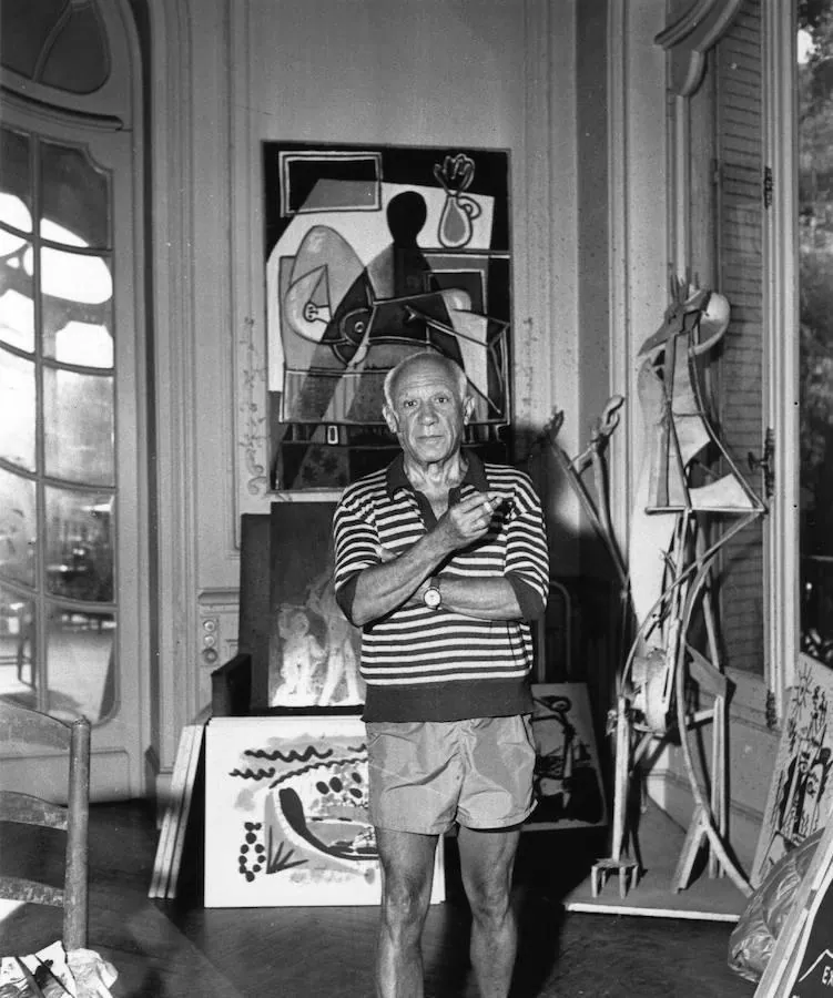 Pablo Picasso en su estudio de Francia. 