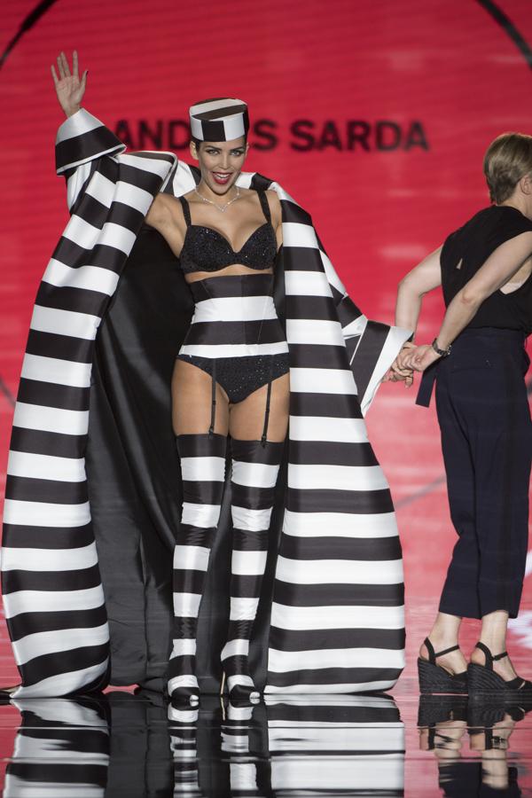 Rosanna Zanetti, protagonista del desfile de Andrés Sardá