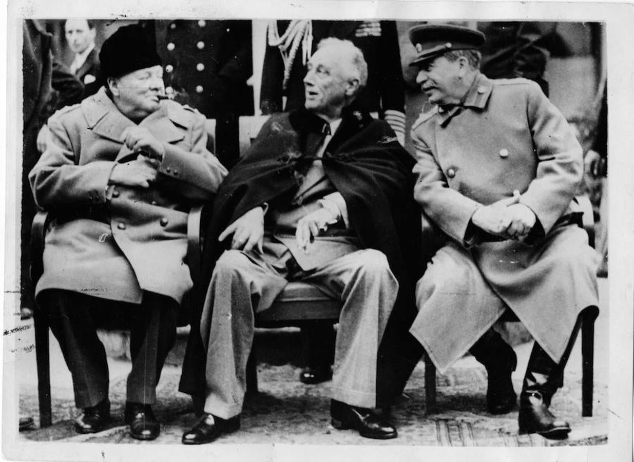 Conferencia de Yalta, celebrada entre el 4 y el 11 de febrero de 1945, en la que participaron Churchill, Stalin y Roosevelt. 