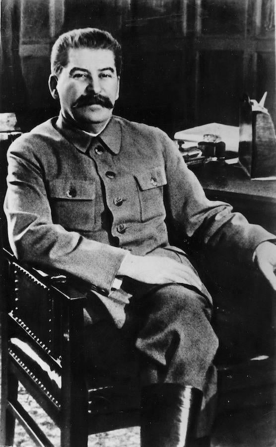 Stalin en la silla presidencial. 