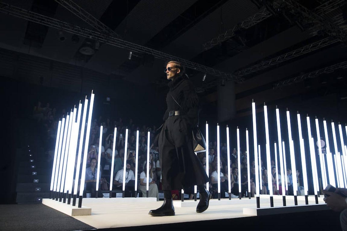 Juanjo Oliva tiñe de negro la moda verde