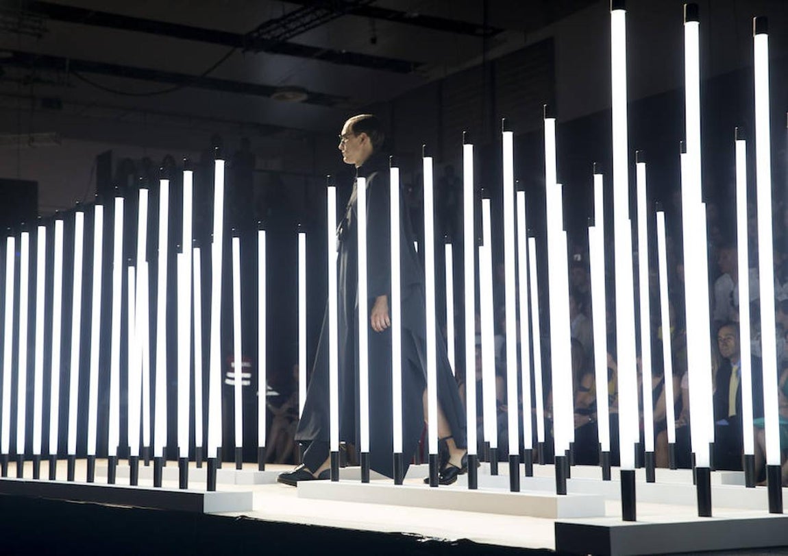 Juanjo Oliva tiñe de negro la moda verde