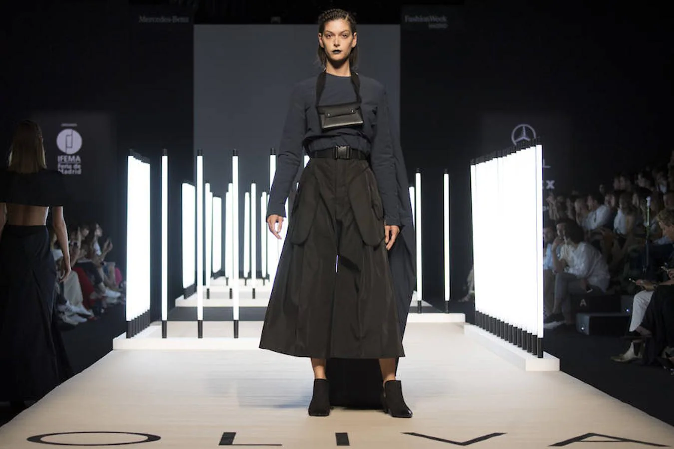 Juanjo Oliva tiñe de negro la moda verde