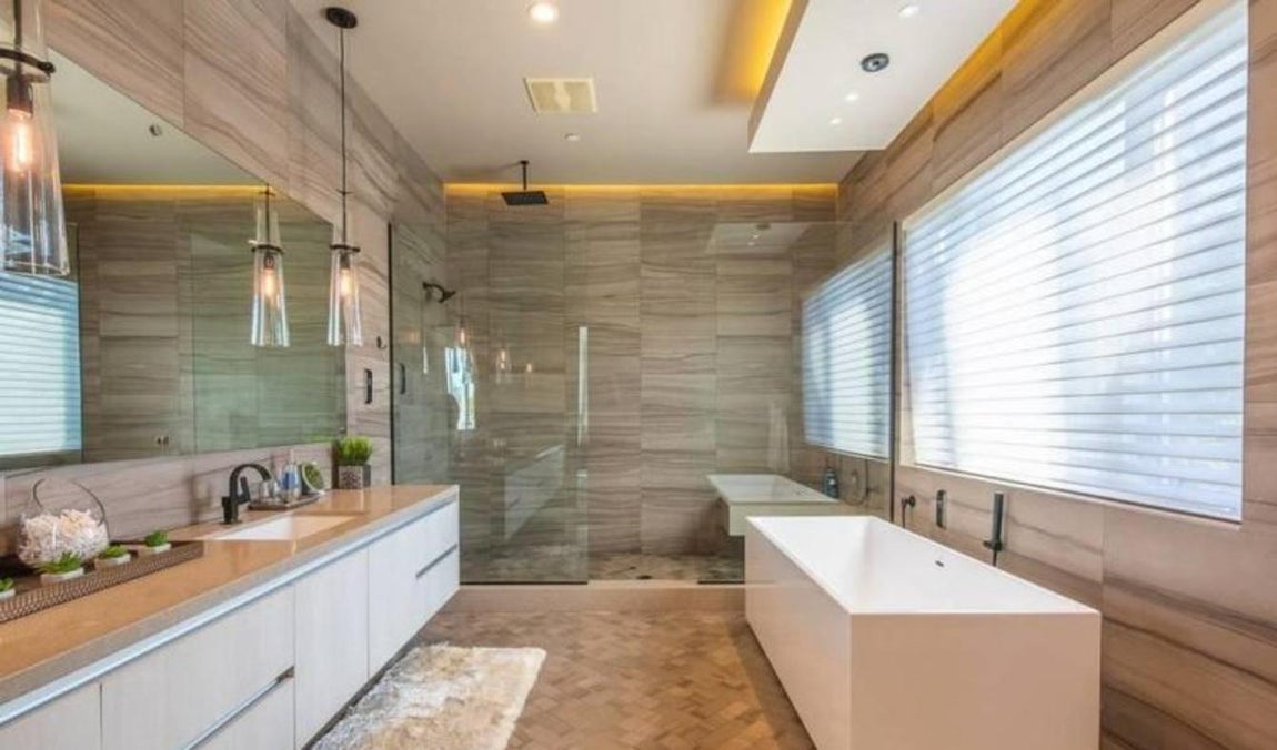 Suite principal. Todos los dormitorios de la habitación son de gran tamaño, pero en la suite principal destacan un enorme vestidor y un cuarto de baño tipo spa con piezas de gran calidad